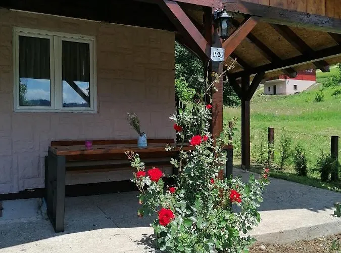 Vikendica Moonlight بيت للعطل